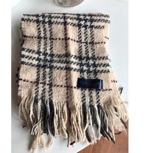 Burberry Signature Check Scarf
